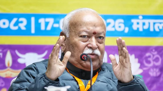 ಆರ್‌ಎಸ್‌ಎಸ್ ಮುಖ್ಯಸ್ಥ ಮೋಹನ್ ಭಾಗವತ್ ಇತ್ತೀಚಿನ ಭಾಷಣದಲ್ಲಿ ಜನಸಂಖ್ಯಾ ಪ್ರವೃತ್ತಿಗಳು ಮತ್ತು ಕುಟುಂಬ ಬೆಳವಣಿಗೆಯನ್ನು ಎತ್ತಿ ತೋರಿಸಿದ್ದಾರೆ.