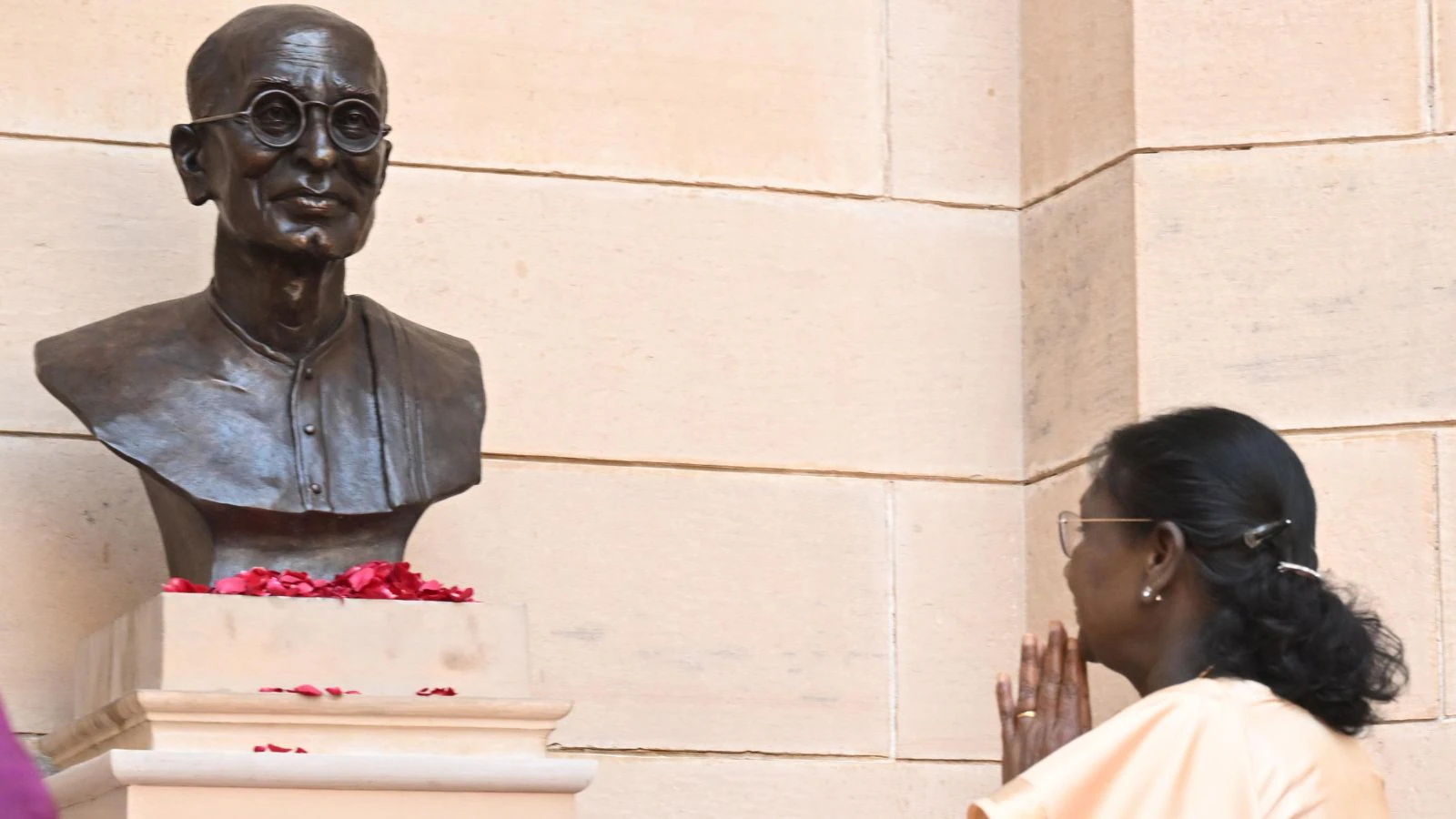 ವಿವರಿಸಲಾಗಿದೆ: ಲುಟ್ಯೆನ್ಸ್ ಪ್ರತಿಮೆಯನ್ನು ರಾಜಾಜಿಯವರ ಪ್ರತಿಮೆಯೊಂದಿಗೆ ಬದಲಾಯಿಸಲು ಕಾರಣ ಮತ್ತು ವಸಾಹತುಶಾಹಿ ನಿರ್ಮೂಲನದ ಬಗ್ಗೆ ಚರ್ಚೆ