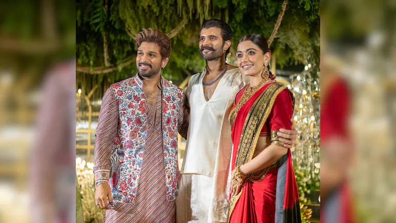 ವಿಶೇಷ ಸೆಲೆಬ್ರೇಷನ್‌ಗಾಗಿ ವಿಜಯ್ ದೇವರಕೊಂಡ ರಶ್ಮಿಕಾ ಮಂದಣ್ಣ ಅವರೊಂದಿಗೆ ಮದುವೆಯ ಆರತಕ್ಷತೆಯಲ್ಲಿ ಶ್ರೀವಲ್ಲಿ ಅವರನ್ನು ಭೇಟಿಯಾದ ಪುಷ್ಪ ರಾಜ್
